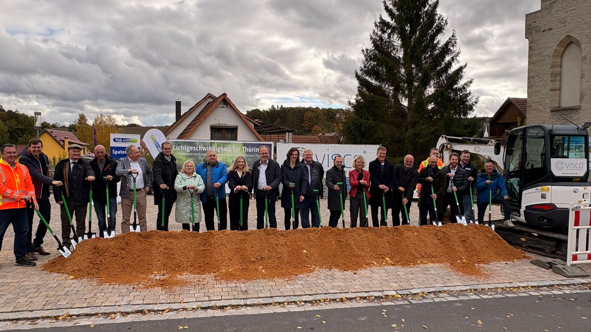 Spatenstich für den Glasfaserausbau in Bauerbach: Startschuss für das letzte große Ausbaugebiet im Landkreis