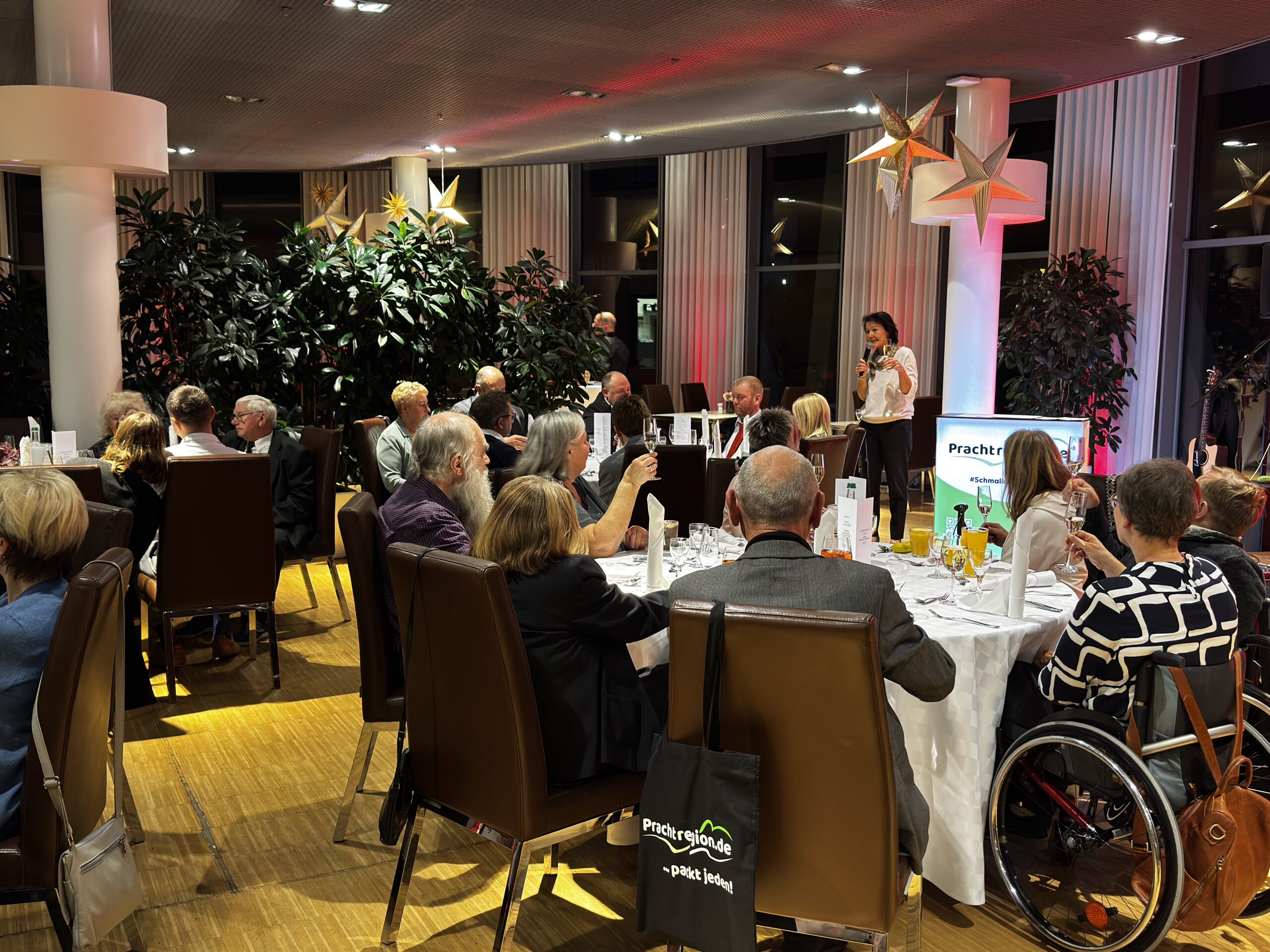 Ehrenamtsgala 2025: Landrätin würdigt 42 engagierte Bürgerinnen und Bürger